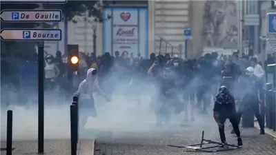 غضب في الإليزيه.. باريس تغلي غضبًا والمظاهرات تجتاح المدن الكبرى.. وخبراء: مخطط إسرائيلي أمريكي ضد ماكرون بسبب فلسطين