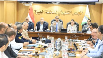 محافظ الجيزة يعلن الحرب على فوضى السرفيس والمواقف العشوائية بغرامات مشددة