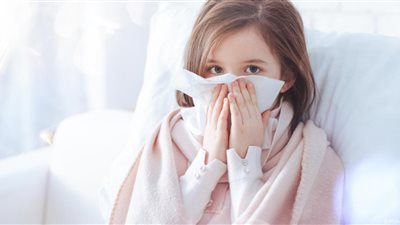 أعراض نزلة البرد عند الأطفال ومخاطر الإصابة بها