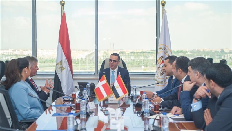 لقاء وزير التخطيط