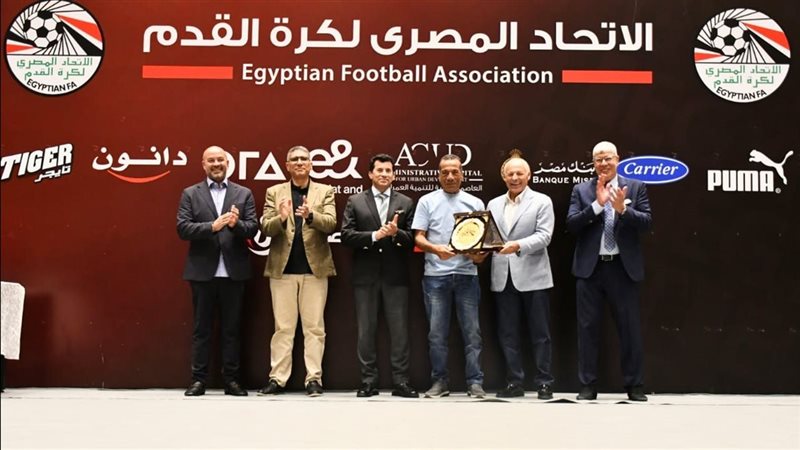 وزير الرياضة وأبو