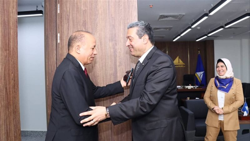 محافظ دمياط يستقبل