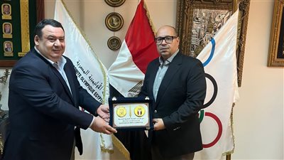 ياسر إدريس يستقبل نائب رئيس اللجنة الأولمبية العراقية لتفعيل شراكة رياضية 