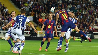 برشلونة يفوز على ريال سوسيداد 2-1 ويتصدر الدوري الإسباني