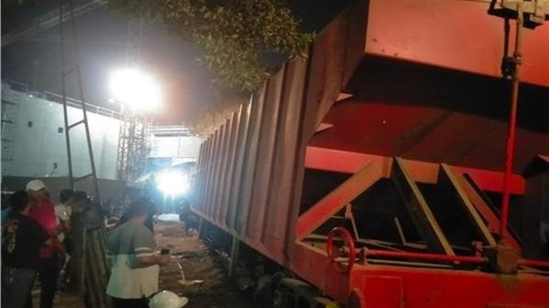 خروج عربات قطار بضائع