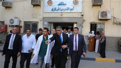 محافظ الجيزة يغير مسار جولته ويفاجئ مستشفى أبو النمرس المركزي بزيارة