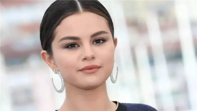 سيلينا جوميز، فيتو
