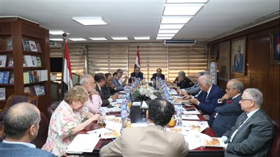 اللجنة العليا لمعرض القاهرة للكتاب توصي بالإعلان عن الفائزين بالجوائز في افتتاح الدورة الـ57 