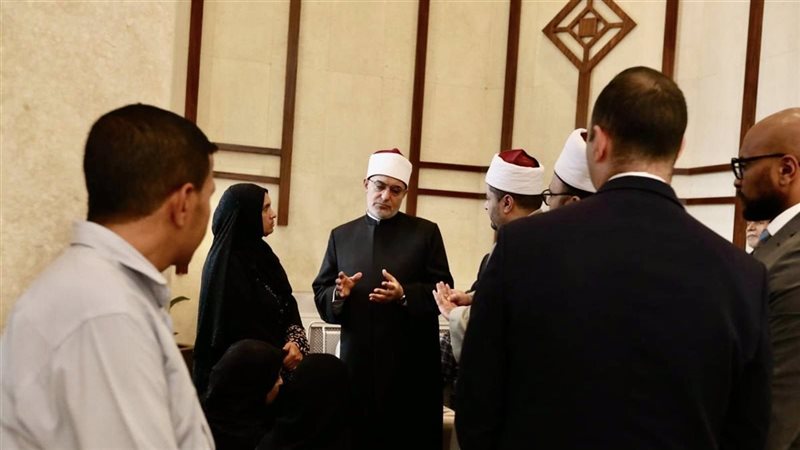 جولة نظير عياد داخل