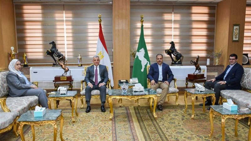  محافظ الشرقيةيستقبل