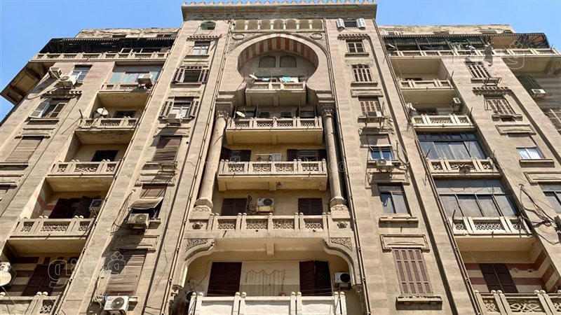 عاش هنا المهندس أدريان