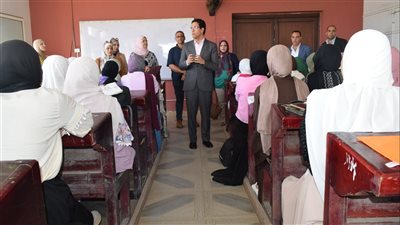 رئيس جامعة بنها: تحويل أفكار الطلاب إلى مشاريع عمل خارج الصندوق