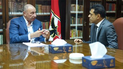 الخطيب يجتمع مع المرشحين المحتملين قبل إعلان قائمته الانتخابية بالأهلي