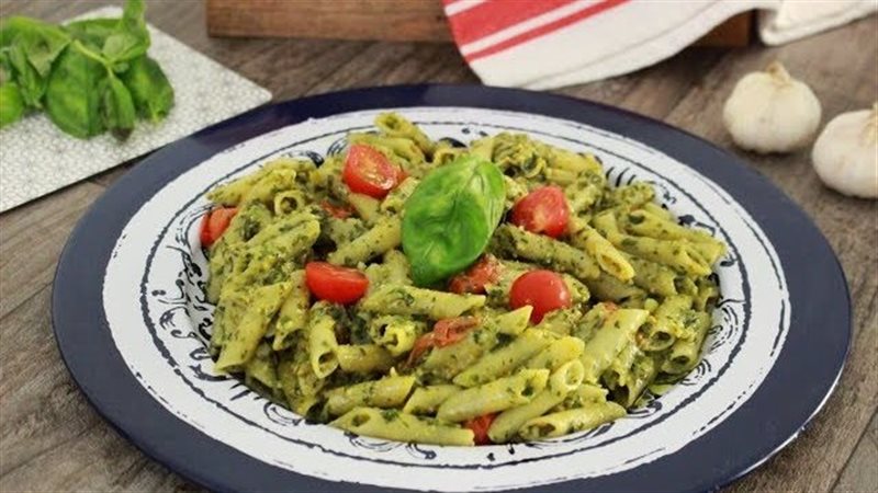 المكرونة بصوص البيستو،