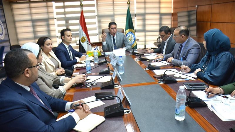 اجتماع نائب محافظ