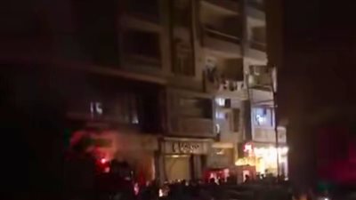 المعمل الجنائي يعاين حريق مطعم شهير في جسر السويس