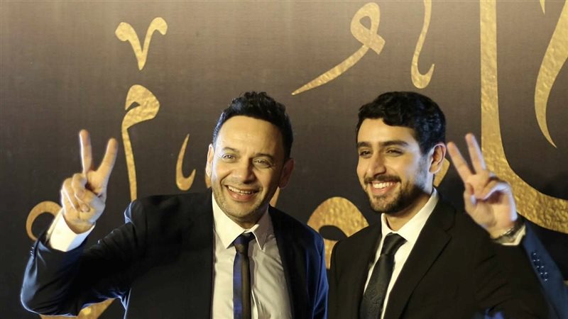 مصطفي قمر ونجله 