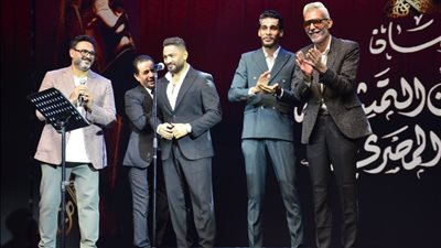 تامر حسني يشعل افتتاح مهرجان المهن التمثيلية، وتكريم عبد المنعم والميرغني ومشرف (صور)