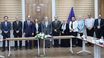 رئيس هيئة الدواء يبحث توطين إنتاج وسائل تنظيم الأسرة وتحقيق الاكتفاء الذاتي 