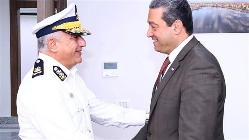 محافظ دمياط يستقبل