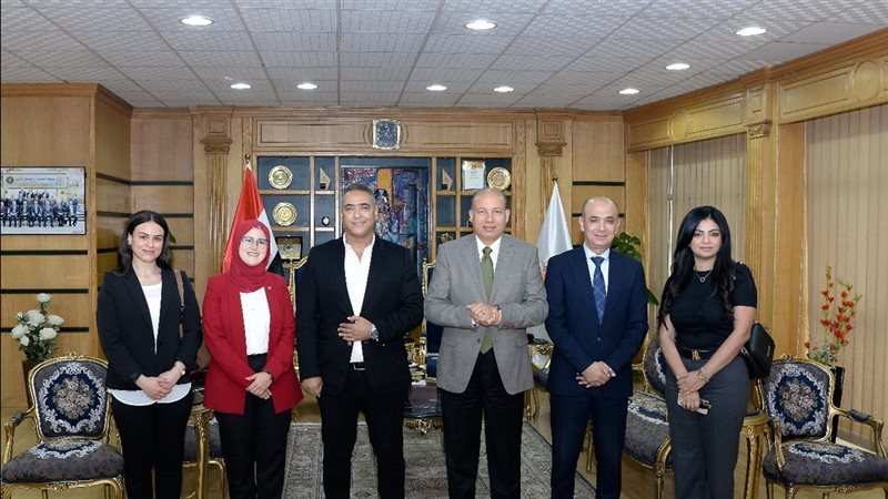 استقبال وفد بجامعة