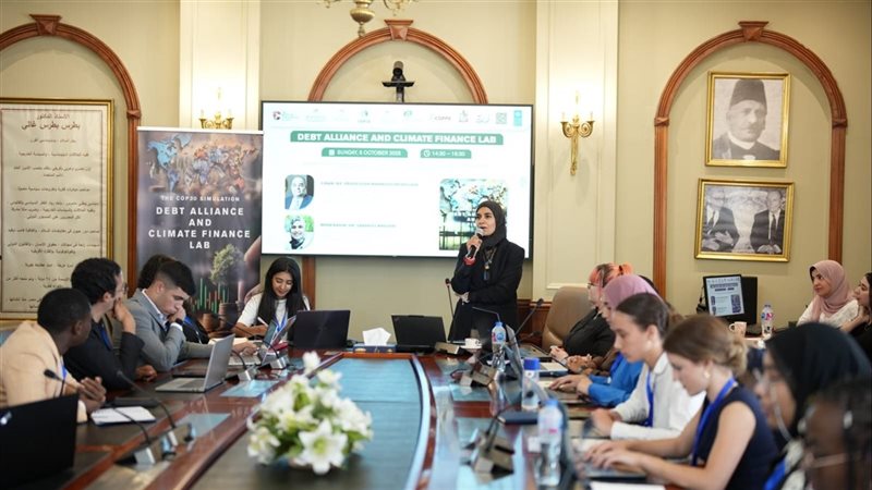مناقشات محاكاة قمة