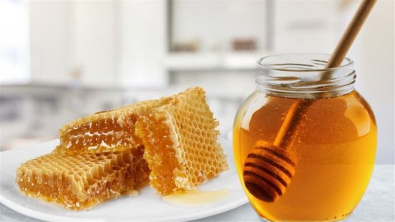 عسل النحل على الريق،