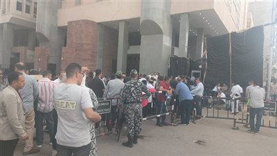 تعزيزات أمنية بمحيط مجمع محاكم المنصورة في اليوم الثاني لتلقي طلبات الترشح لانتخابات النواب 