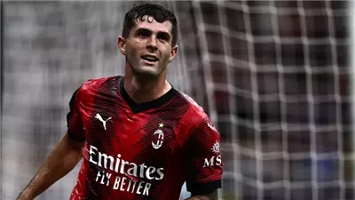 نجم ميلان يحصد جائزة لاعب الشهر في الدوري الإيطالي