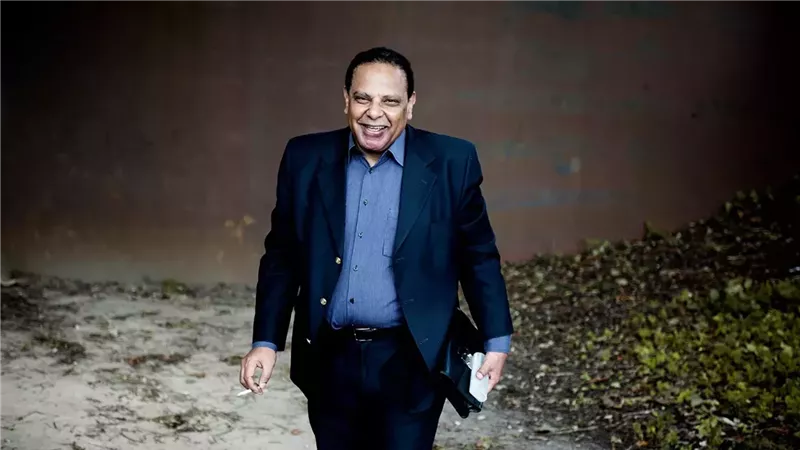علاء الأسواني
