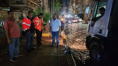 غرقت في ثوان، 13 صورة ترصد كسح مياه الأمطار من شوارع وميادين العجمي بالإسكندرية