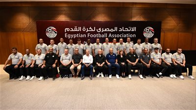 احتفالا بالتأهل لكأس العالم، أبو ريدة يهدي مدربي مصر رخصة التدريب Pro