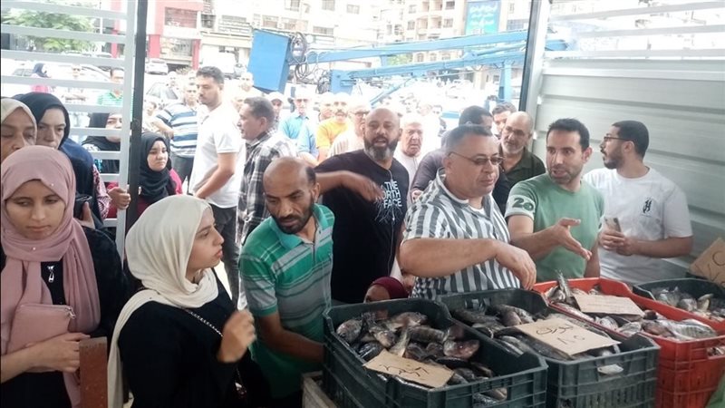 إقبال على المعرض