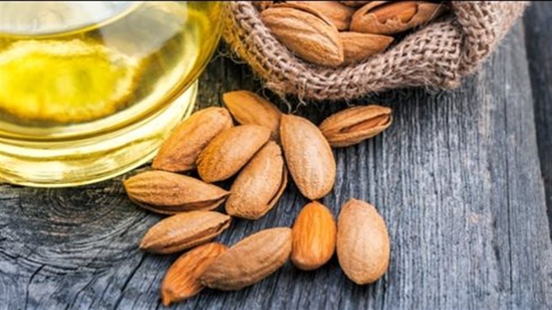 زيت اللوز المر، فيتو