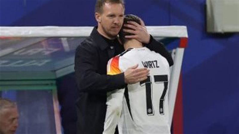 مدرب ألمانيا يدافع