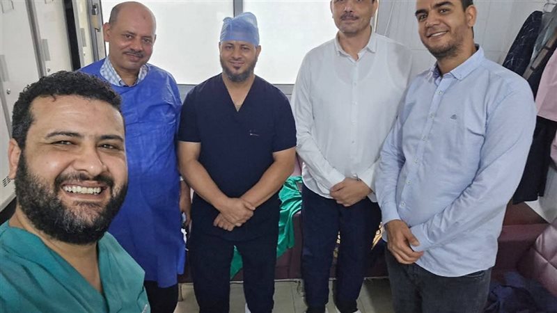 فريق الجراحة بمستشفى