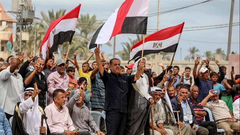 فلسطينيون يحتفلون