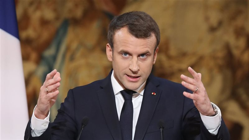 ماكرون، فيتو