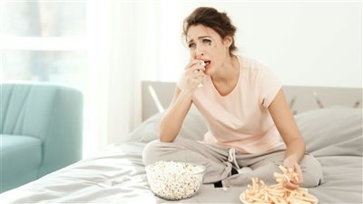 كيف تتغلّبين على الجوع العاطفي، بطريقة ذكية وصحية