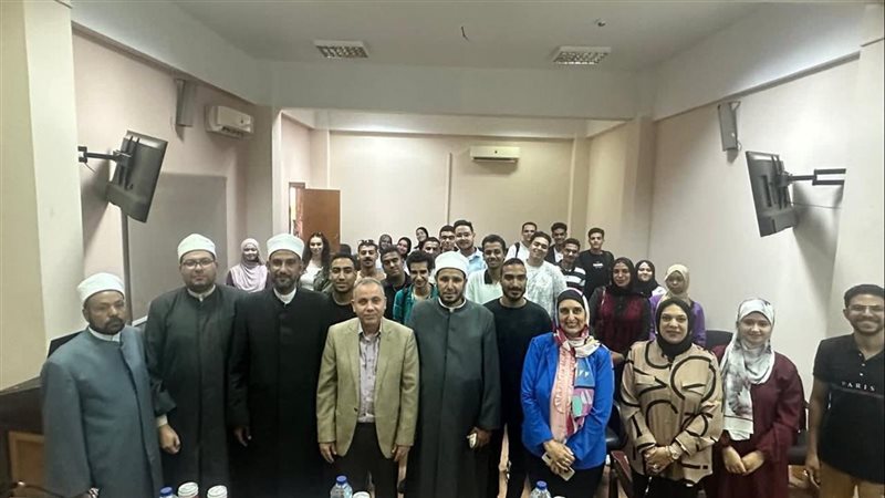 جانب من فاعليات الندوة،