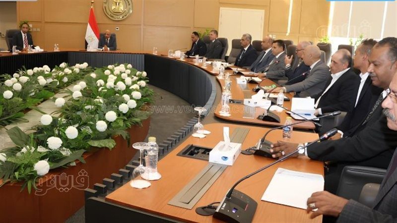 اجتماع وزير الكهرباء