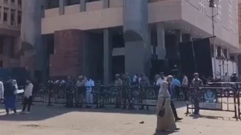 من أمام مجمع محاكم