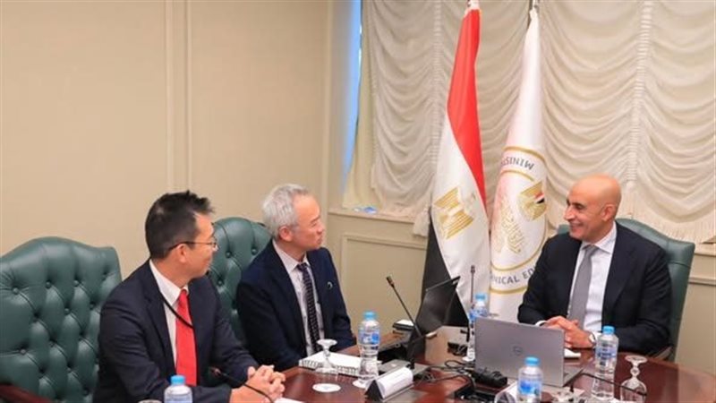 اجتماع محمد عبد اللطيف