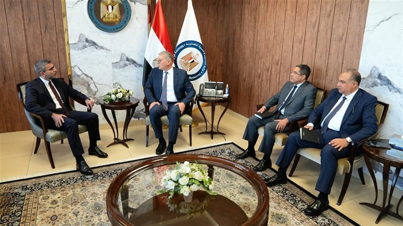 وزير البترول يبحث