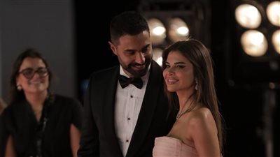 أبرزهم كريم فهمي وأحمد السعدني، النجوم يتألقون على السجادة الحمراء لافتتاح الجونة السينمائي (صور) 