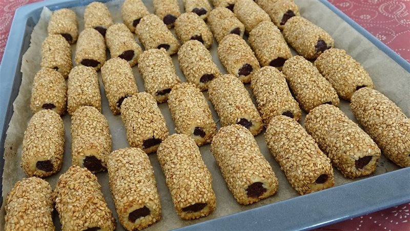 العجوة بالسمسم، فيتو