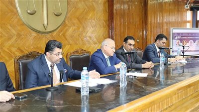 جامعة القاهرة تستعرض الضوابط الأخلاقية والقانونية لتنظيم الذكاء الاصطناعي 