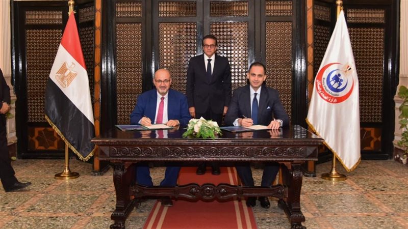 توقيع وثيقة استراتيجية