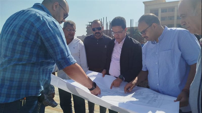 رئيس جامعة بنها يتابع