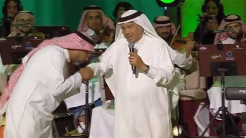 تقبيل هاني فرحات